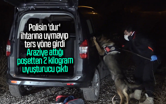 Polisin 'dur' ihtarına uymayıp ters yöne girdi, 4 yaşındaki kızının canını tehlikeye soktu: Araziye attığı poşetten 2 kilogram uyuşturucu çıktı