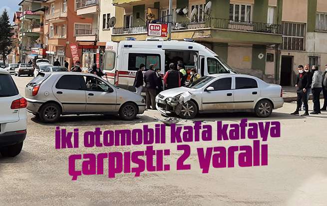 İki otomobil kafa kafaya çarpıştı: 2 yaralı