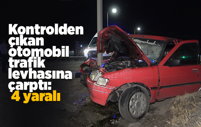 Kontrolden çıkan otomobil trafik levhasına çarptı: 4 yaralı