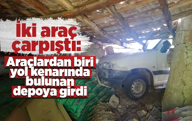 İki hafif ticari aracın çarpıştığı kaza kamerada: 2 yaralı