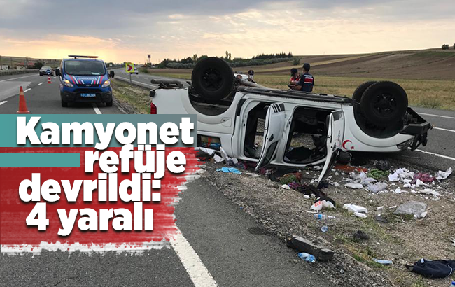 Kırıkkale'de kamyonet refüje devrildi: 4 yaralı
