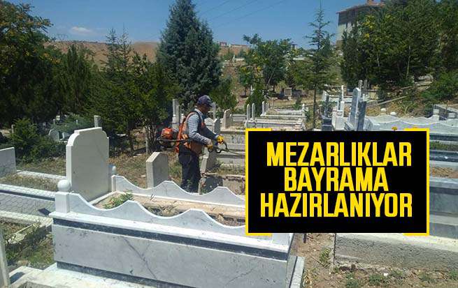 Belediye ekiplerinden mezarlık hazırlığı