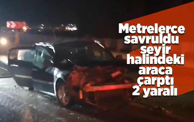 Metrelerce savruldu, seyir halindeki otomobile çarptı: 2 yaralı