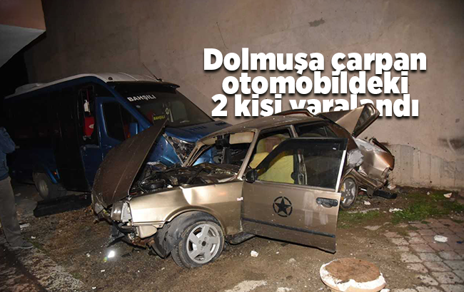 Kırıkkale'de dolmuşa çarpan otomobildeki 2 kişi yaralandı