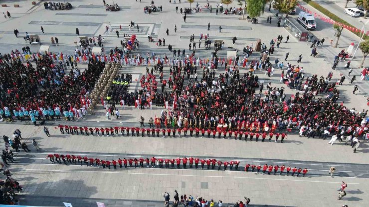 100. yıla özel 100 kişi ile Çorum halayı