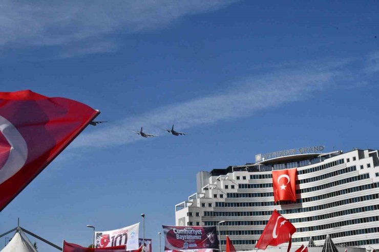 ’Koca Yusuflar’ Cumhuriyetin 100. yılında geçit töreninde