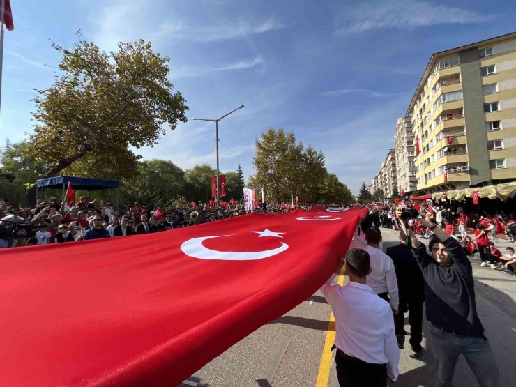 Eskişehir’de Cumhuriyetin 100’üncü yılı coşkuyla kutlandı