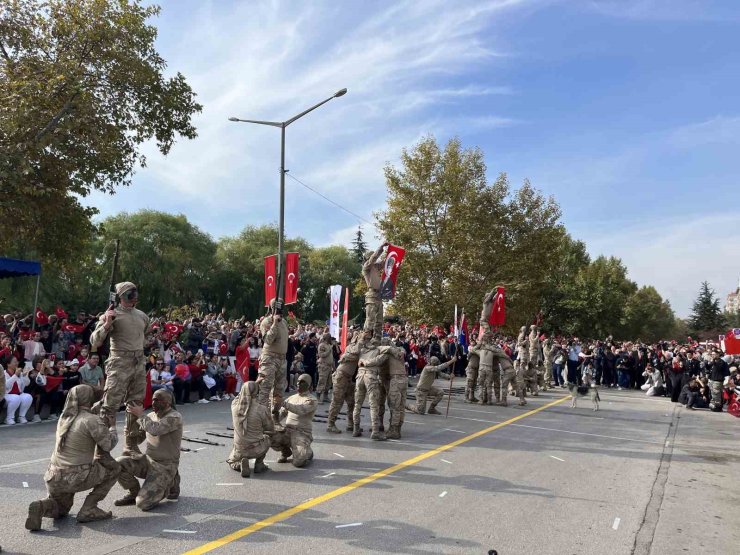 Eskişehir’de Cumhuriyetin 100’üncü yılı coşkuyla kutlandı