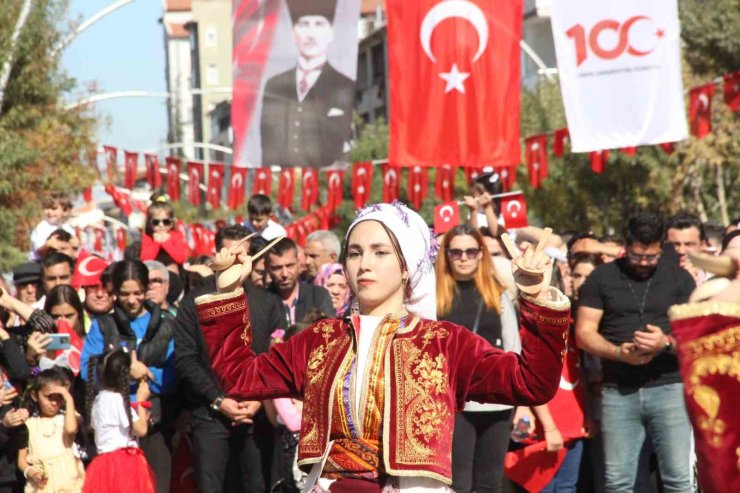 Cumhuriyet’in kuruluşunun 100’üncü yılı Karaman’da kutlandı