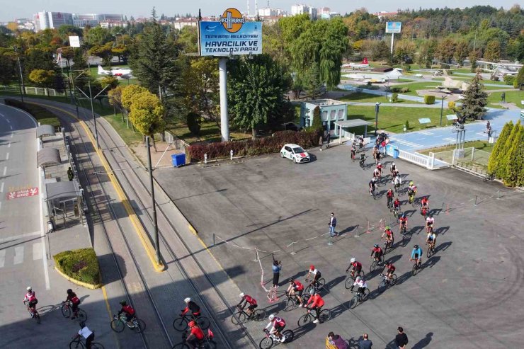 Cumhuriyet’in 100’üncü yılı için 100 kilometre pedal çevirdiler