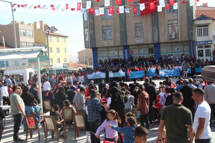 Yunak’ta Cumhuriyet’in 100. yılı coşkuyla kutlandı