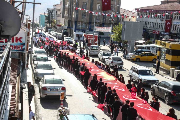 Yunak’ta Cumhuriyet’in 100. yılı coşkuyla kutlandı
