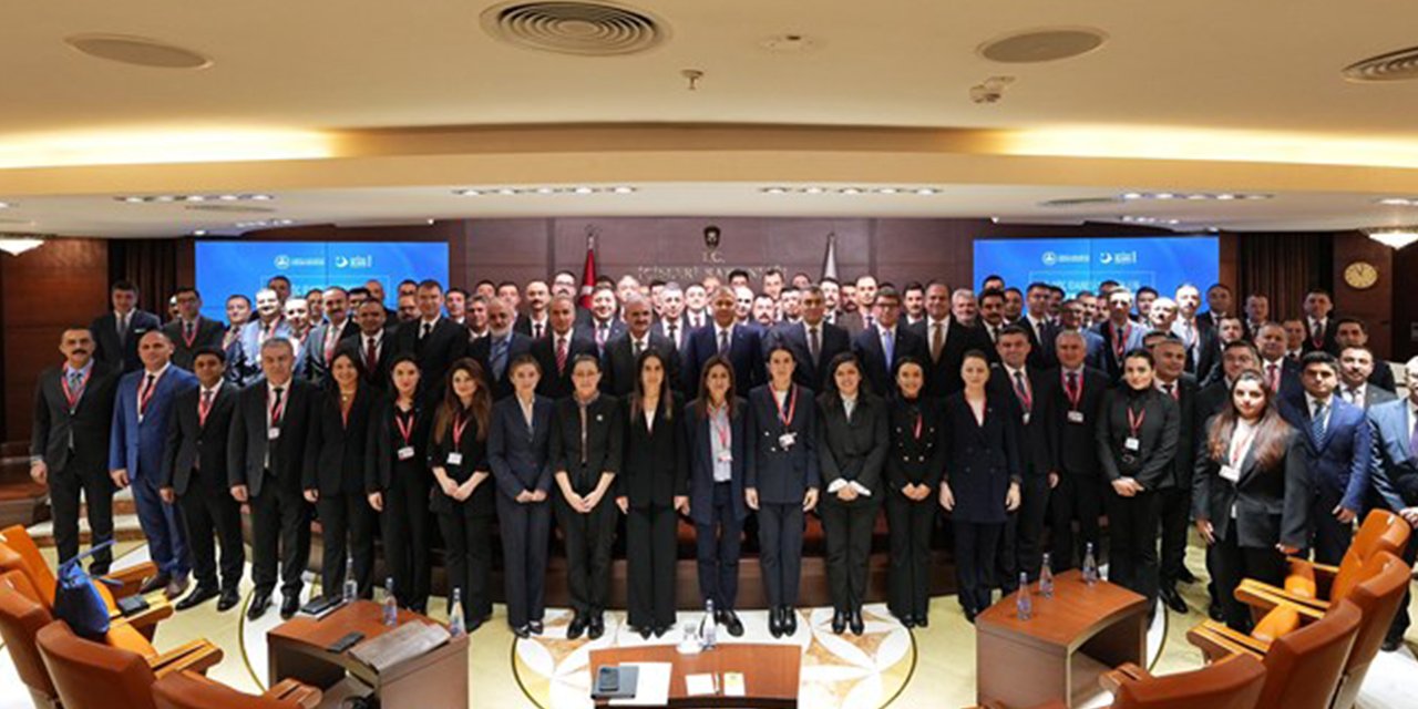 bakan-yerlikaya-81-ilin-goc-idaresi-mudurleriyle-bulustu2.png