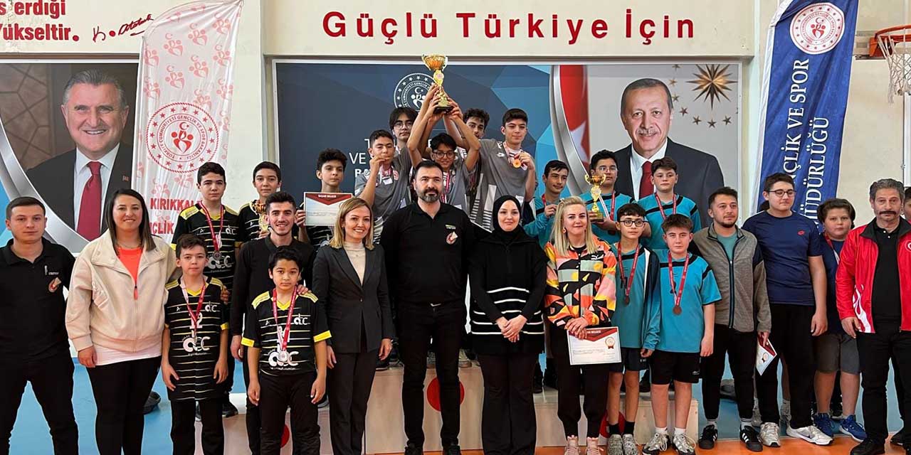 badminton-yildizlari-odullendirildi1-jpg1.jpg