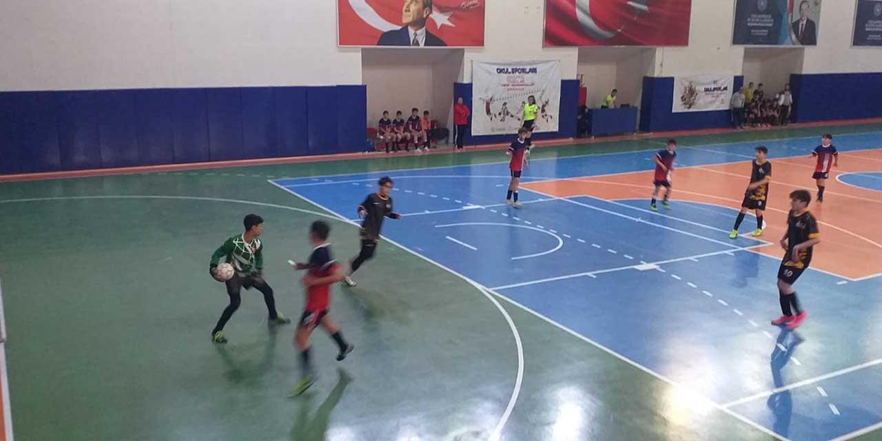 okul-sporlari-futsal-heyecani-yenimahallede-1.jpg