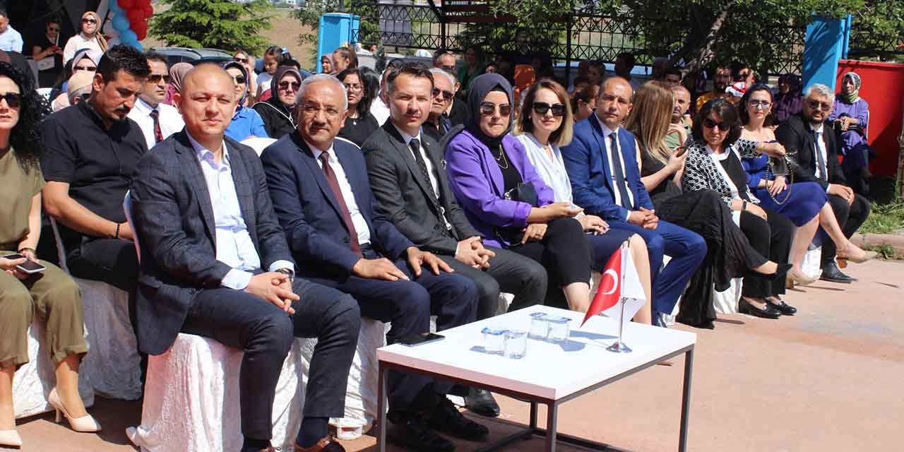 bahcesehir-kolejinden-renkli-mezuniyet-2.jpg