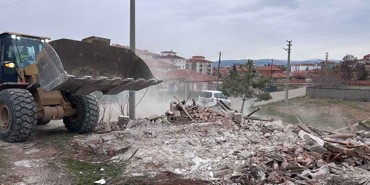 tehlike-olusturan-metruk-binalar-yikiliyor-jpg2.jpg