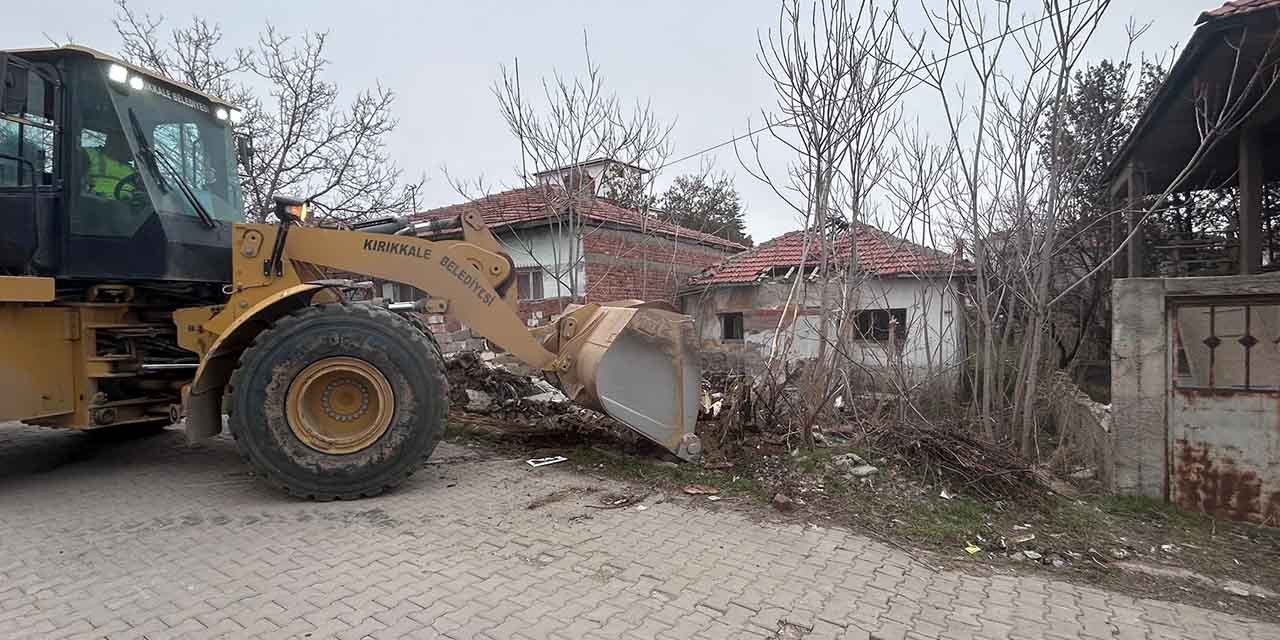 tehlike-olusturan-metruk-binalar-yikiliyor-jpg3.jpg