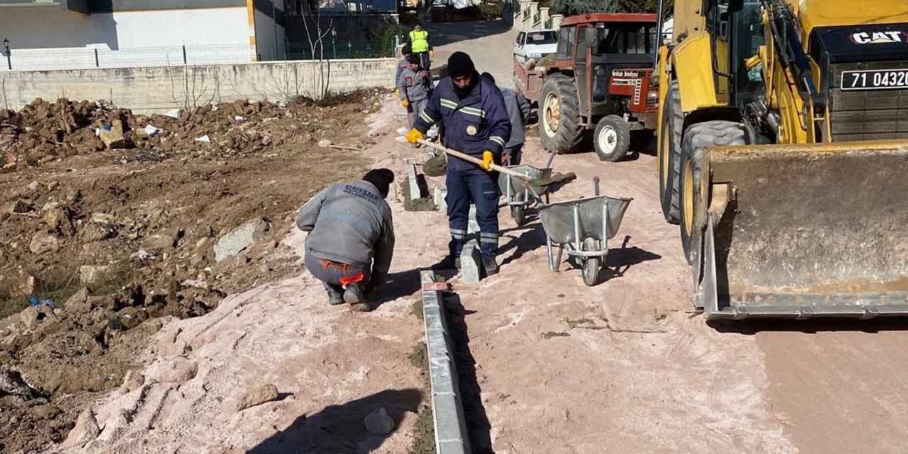 kirikkale-belediyesi-ekipleri-yollari-yeniliyor-jpg2.jpg