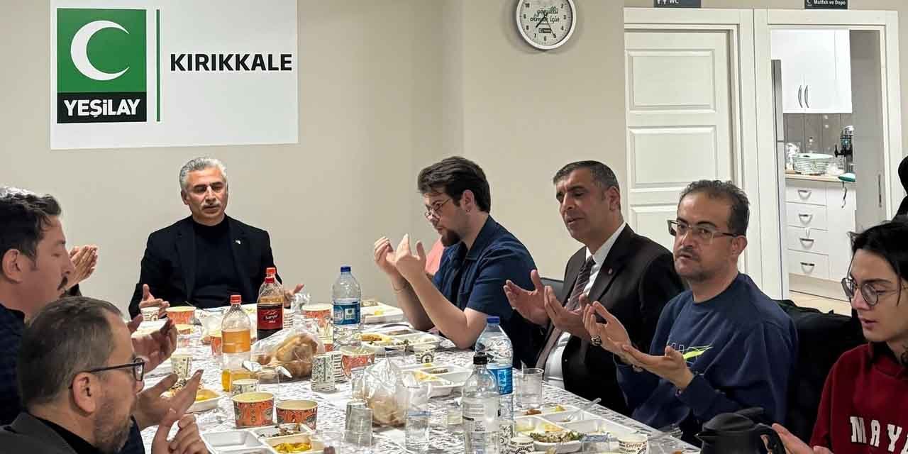 yesilay-iftarda-bir-araya-geldi2.jpg