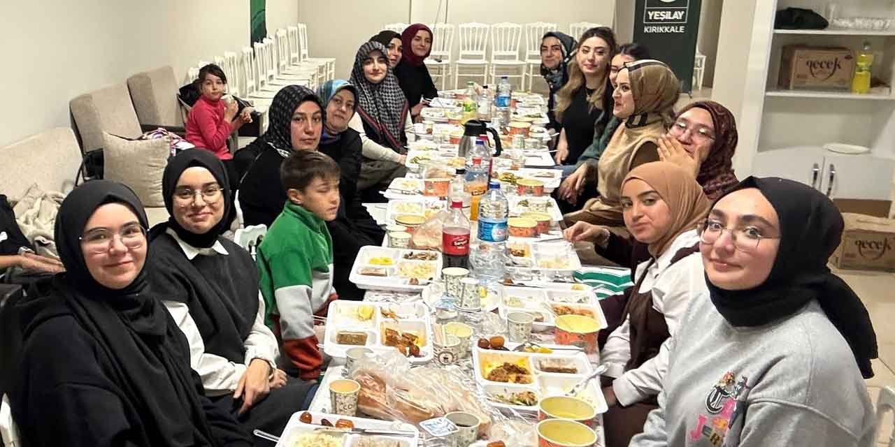 yesilay-iftarda-bir-araya-geldi3.jpg