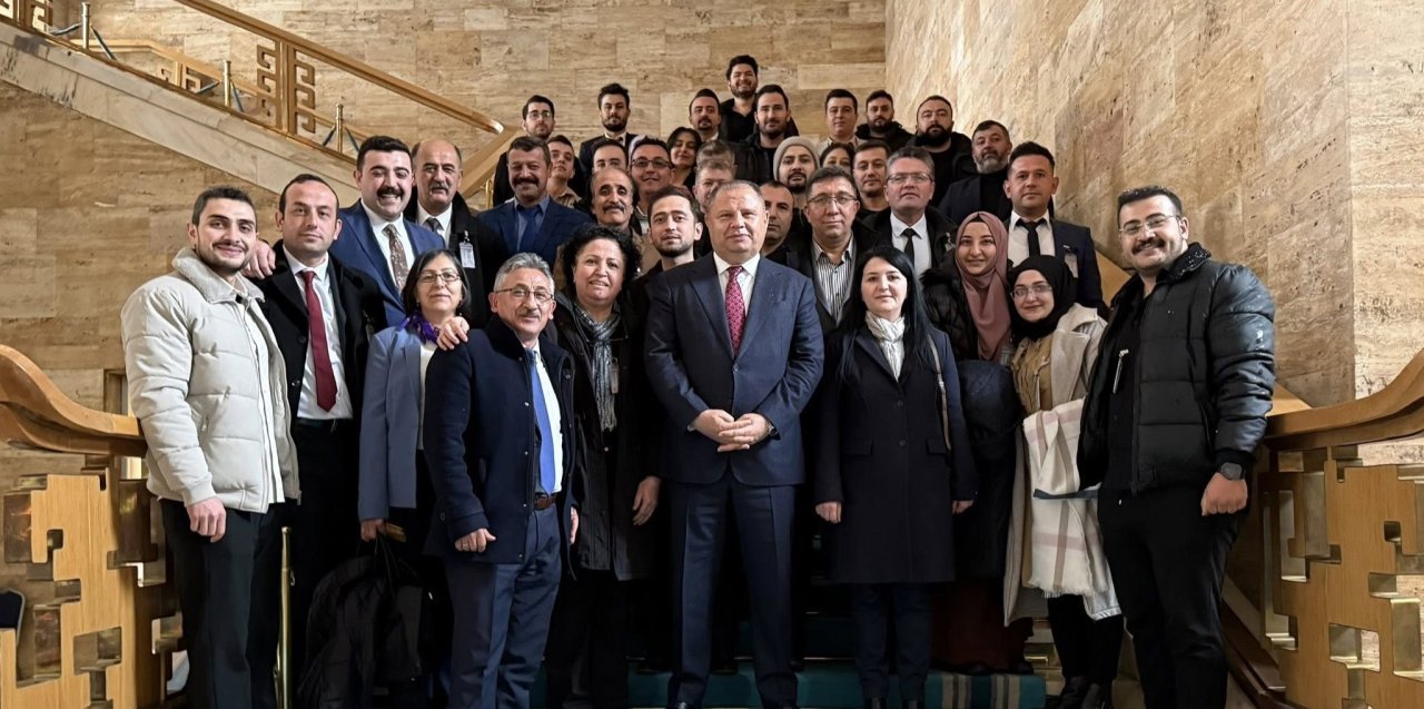 zturk-saglik-personellerini-tbmmde-agirladi3.jpg