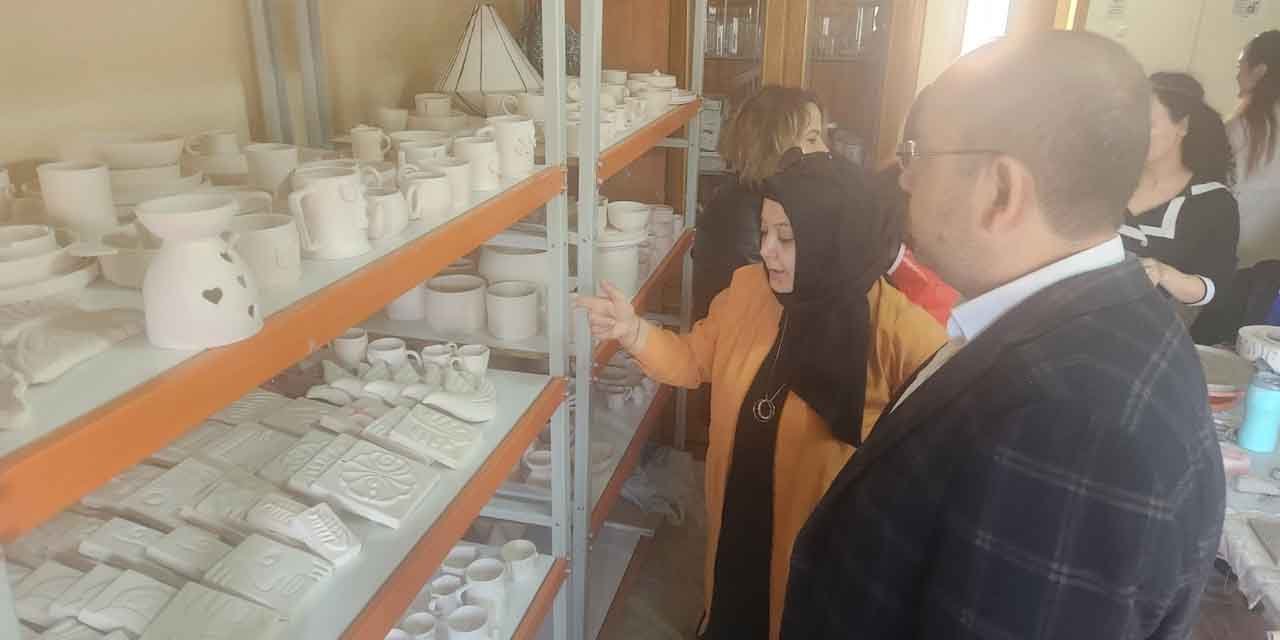 kadinlar-seramik-atolyede-sanatla-bulusuyor.jpg