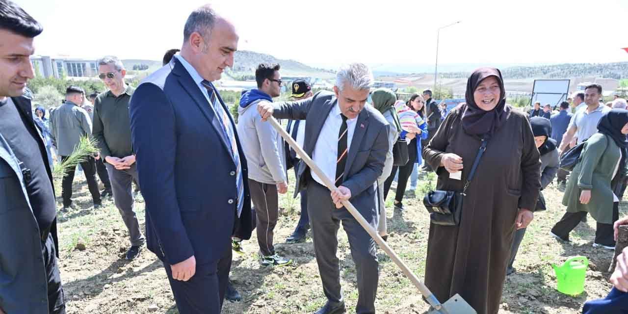 kirikkale-universitesinde-274-fidanla-yeseren-vefa4.jpg