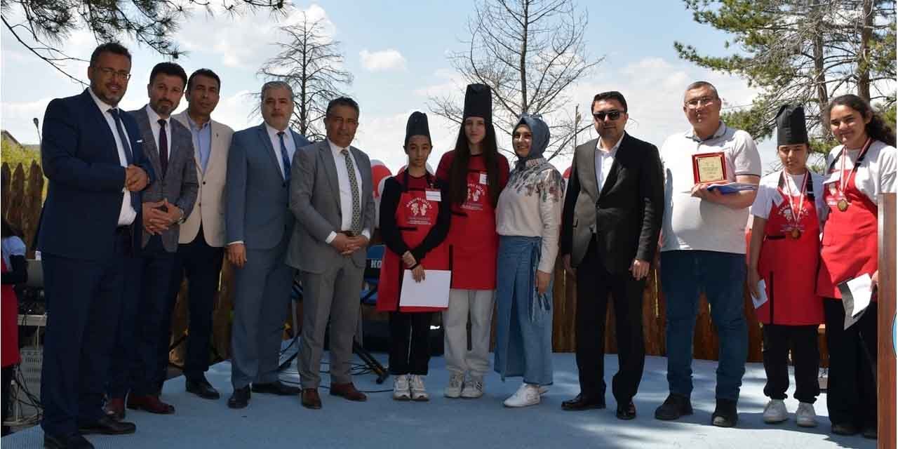 ogrenciler-bu-kez-yemekte-yaristi-2.jpg