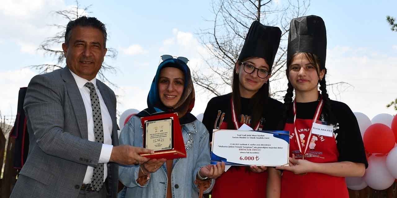ogrenciler-bu-kez-yemekte-yaristi-4.jpg
