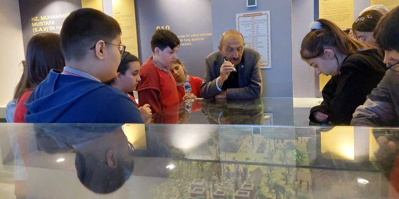 miniklerden-kulliyeye-anlamli-ziyaret2.jpg
