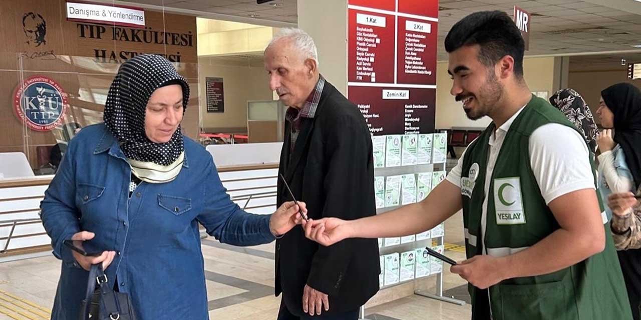 yesilay-hastanede-vatandasi-bilgilendirdi2.jpg