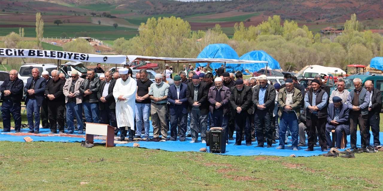 kazmaca-koyunde-hidirellez-coskusuna-2.jpg