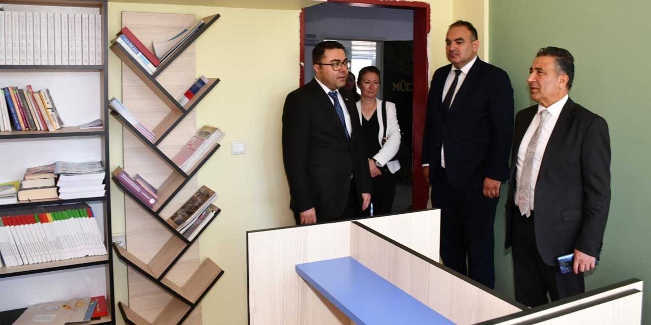 mudur-guneyden-sulakyurttaki-okullara-ziyaret2.jpg