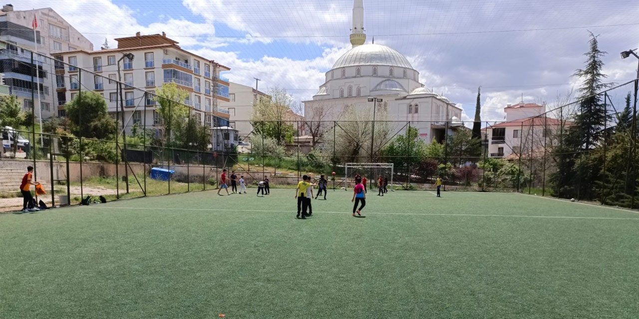 kuran-kursu-ogrencileri-hali-sahada-bulustu2.jpg