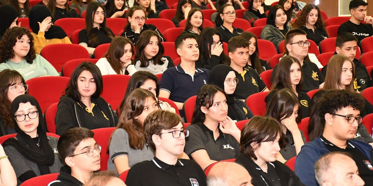 liselilerin-bilim-sunumlari-dikkat-cekti2.jpg