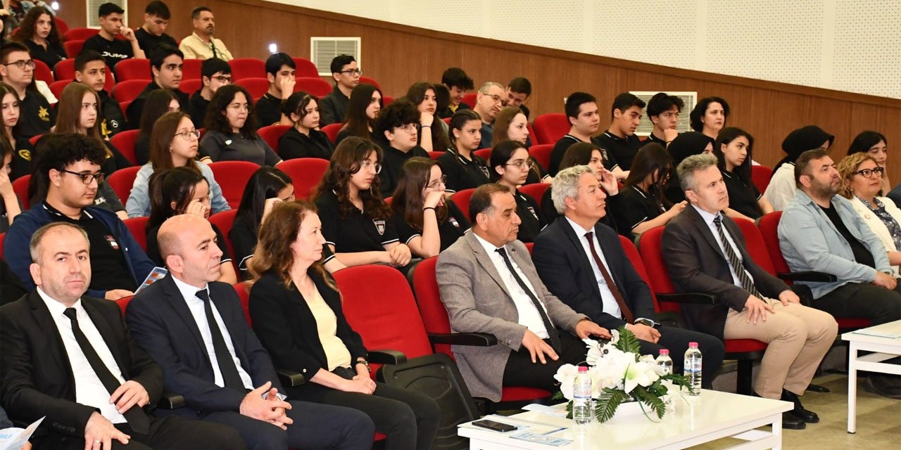 liselilerin-bilim-sunumlari-dikkat-cekti3.jpg