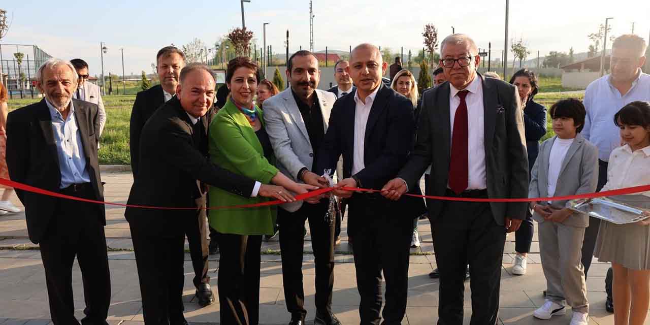 yasemin-agirmandan-sanat-dolu-soylesi-1.jpg