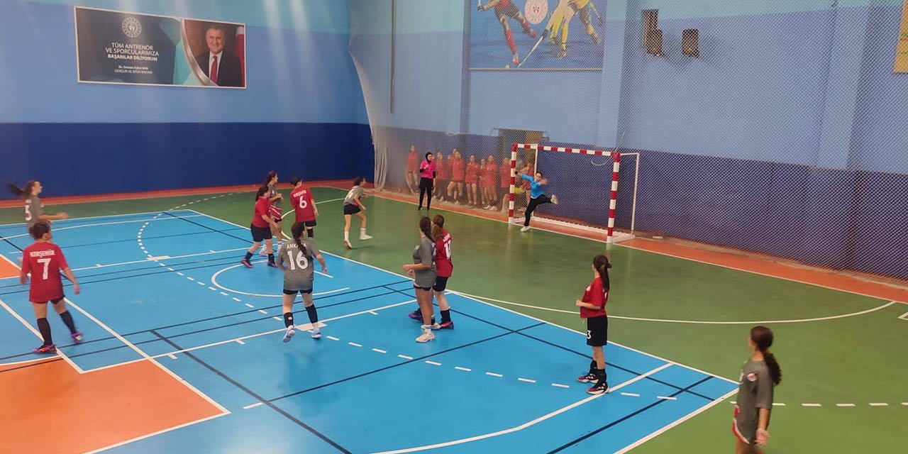 hentbol-musabakalari-tamamlandi22.jpg