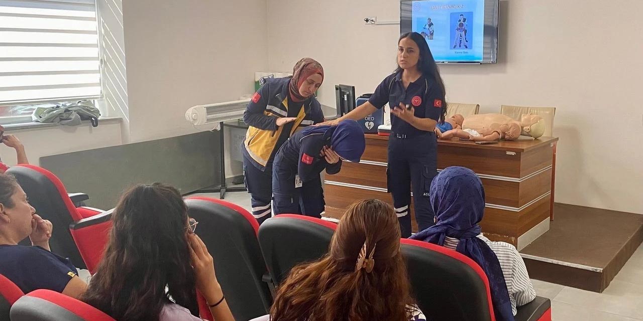 saglik-calisanlarina-hayati-mudahale-egitimi3.jpg