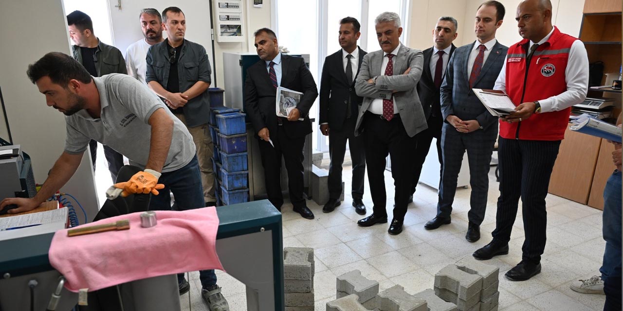 kirikkalede-bu-fabrika-gunluk-2-bin-m-kilit-parke-uretiyor2.jpg