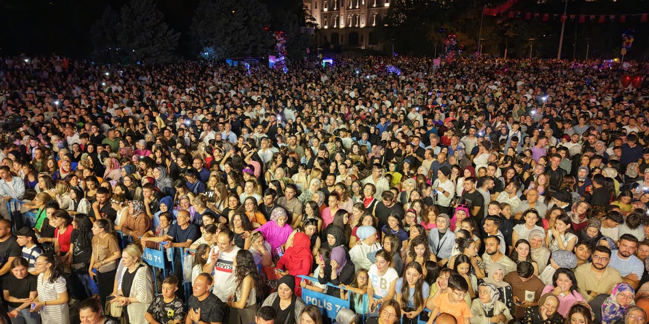 kirikkalede-rengarenk-konserle-bayram-coskusu-4.jpg