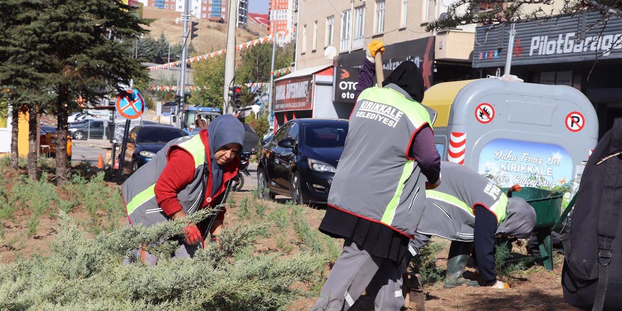 kirikkalede-kadinlarin-elleriyle-park-ve-bahceler-cicek-aciyor3.jpg