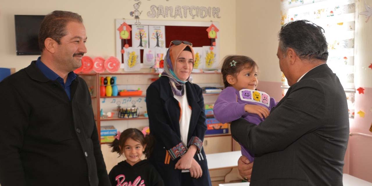 kirikkale-milli-egitim-muduru-rahmi-guney-egitim-ogretim-faaliyetlerini-yerinde-gormek-ve-okul-yonetimiyle-istisarelerde-bulunmak-amaciyla-sehit-cezayir-caliskan-ilkokulunu-ziyaret-etti-1.jpg