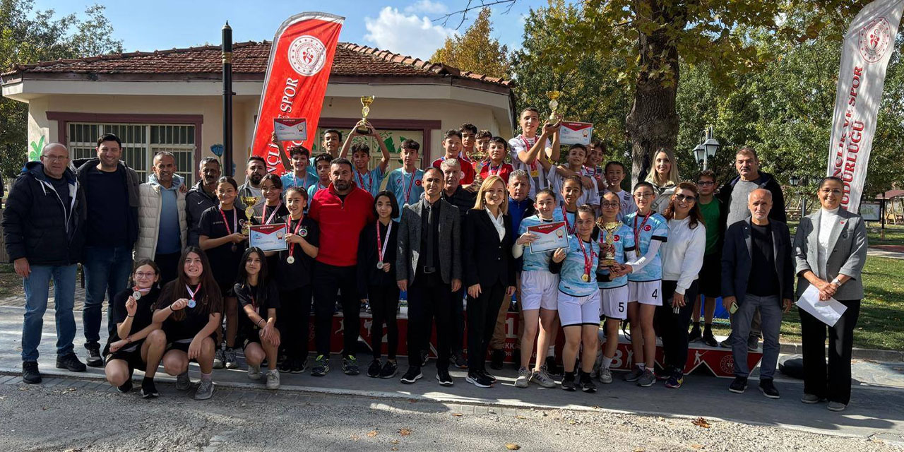 millet-bahcesinde-nefes-kesen-mucadele875421.jpg