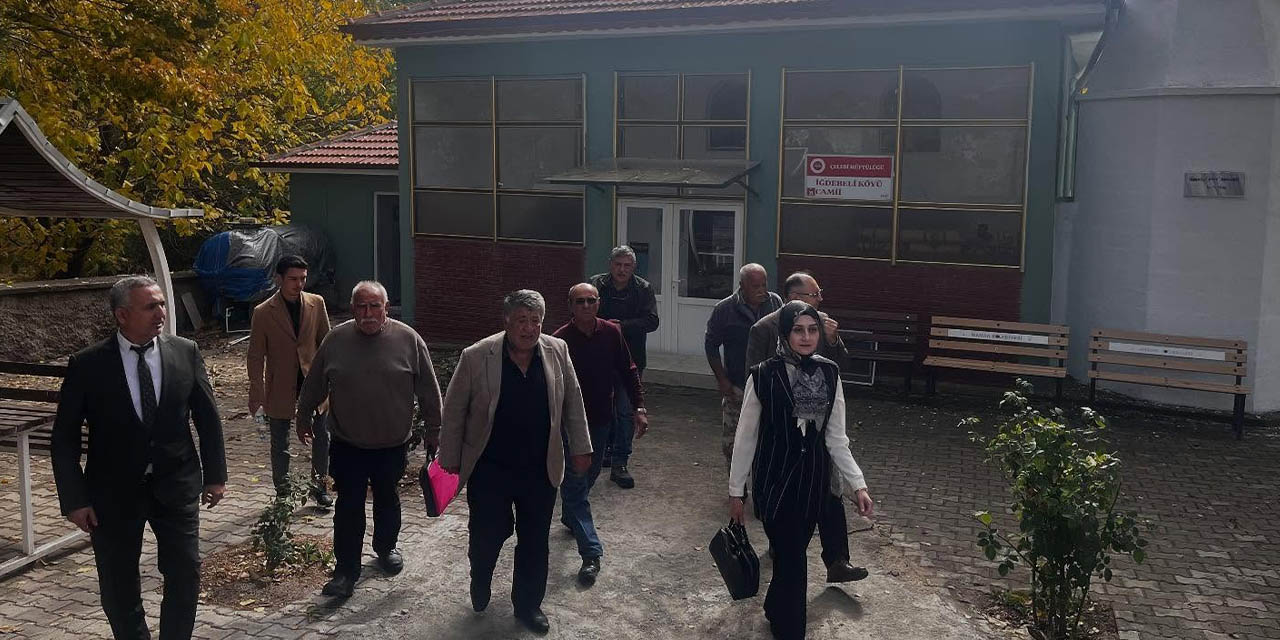 elebi-kaymakami-vatandaslarla-bulustu85421.jpg