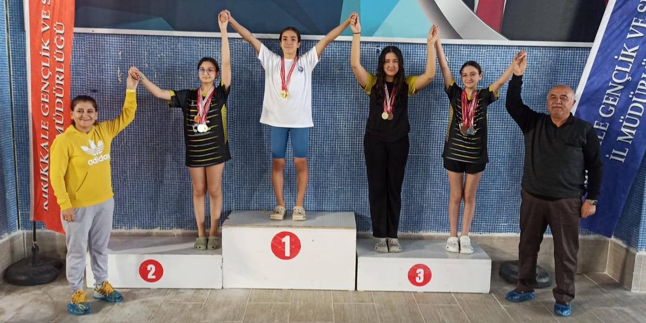 genc-kizlar-sampiyonluk-icin-kulac-atti-2.jpg
