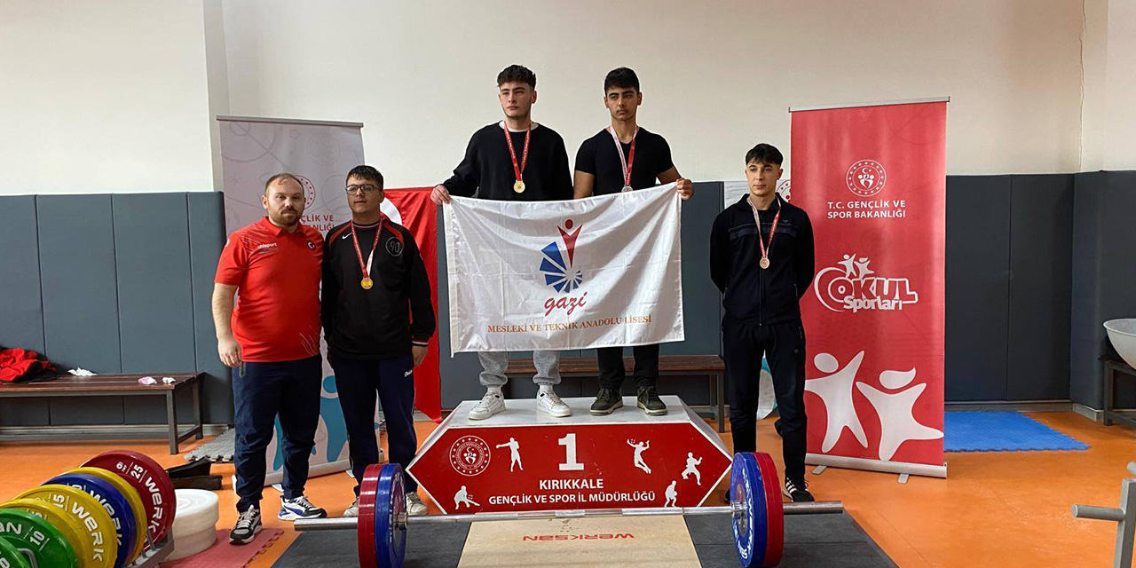 genc-halterciler-sampiyonluk-icin-kiyasiya-yaristi-3.jpg