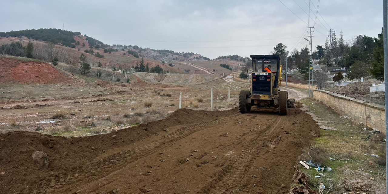 kirikkalenin-yollarinda-bakim-calismasi-yapiliyor-3.jpg