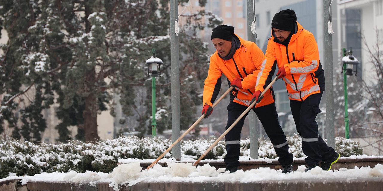 cadde-ve-sokaklardaki-karlar-temizlendi2.jpg